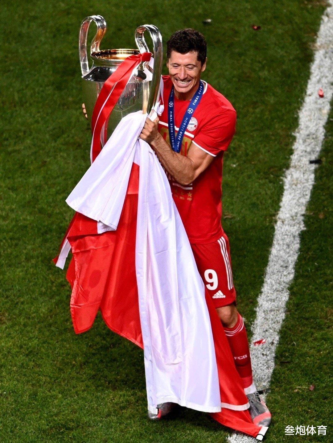 AYX爱游戏-德布劳内参加朋友的葬礼