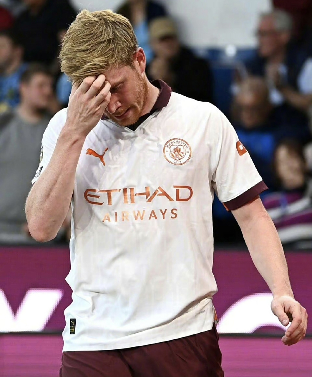 德布劳内参加朋友的葬礼