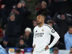 国足头球撞门柱是谁