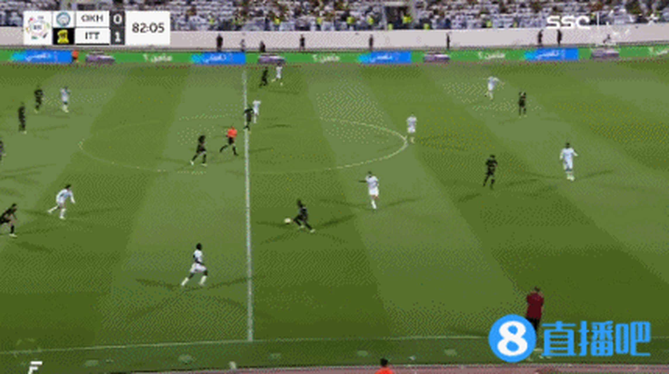 以色列门将怒喷本泽马